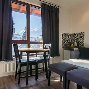 Refurbished Studios, Mountain View Balconies, Minutes From Gondola Bansko